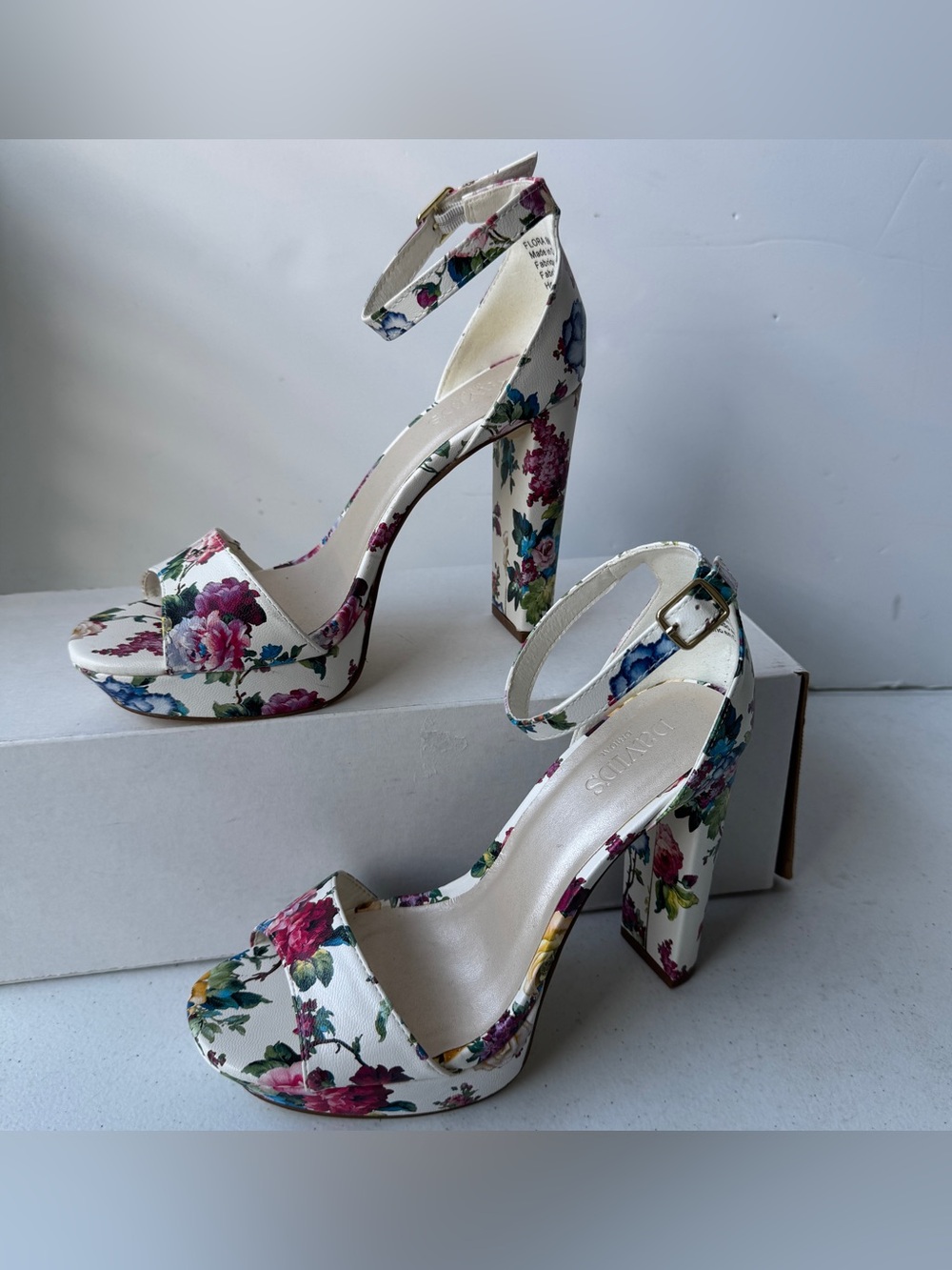 David's Bridal Flora Block Heel Women Size 8M Ankle Strap Shoes White Multicolor